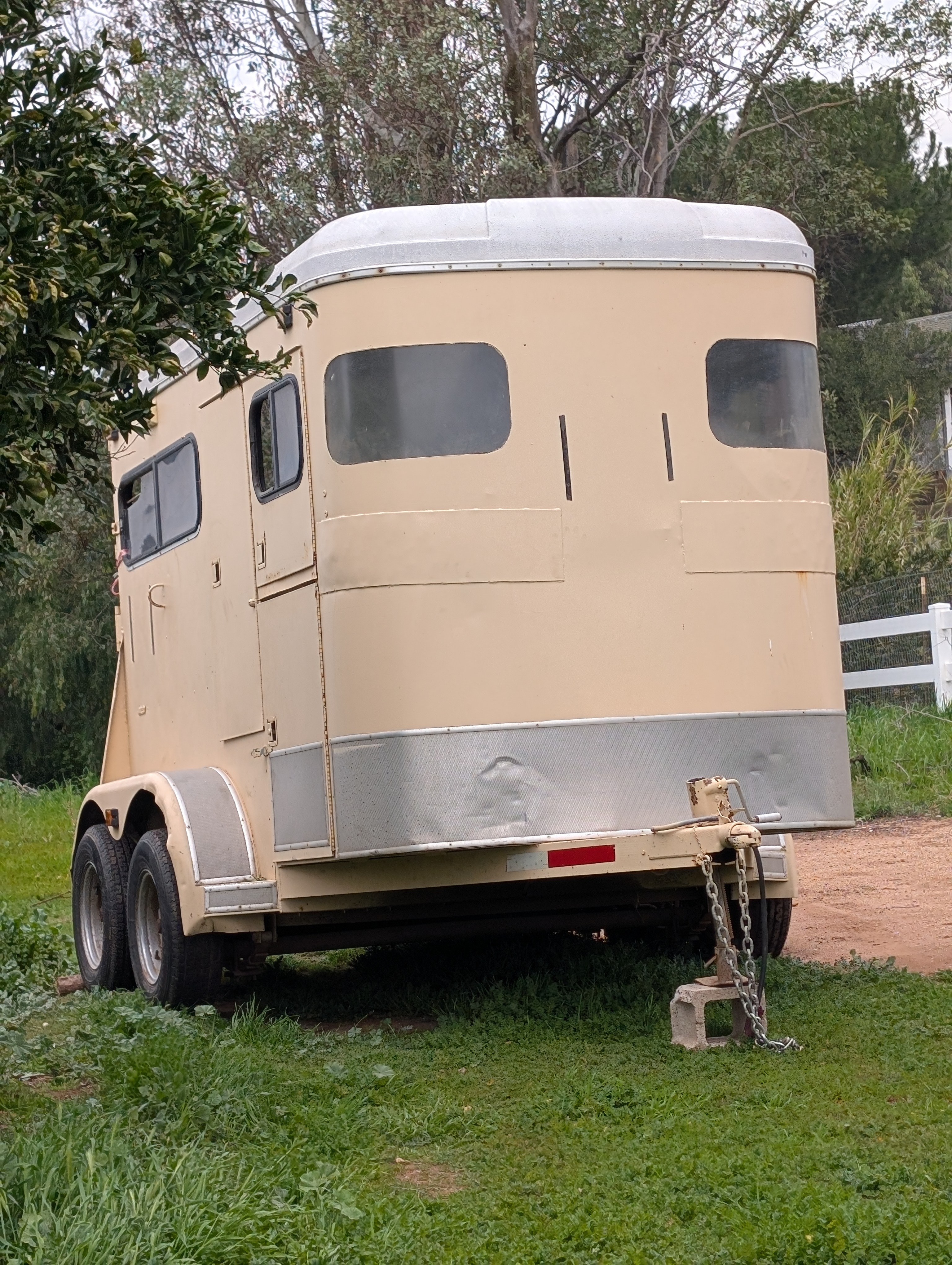 Horse trailer rental and livestock transport services in East County San Diego